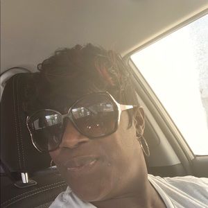 Meet your Posher, Cynthia